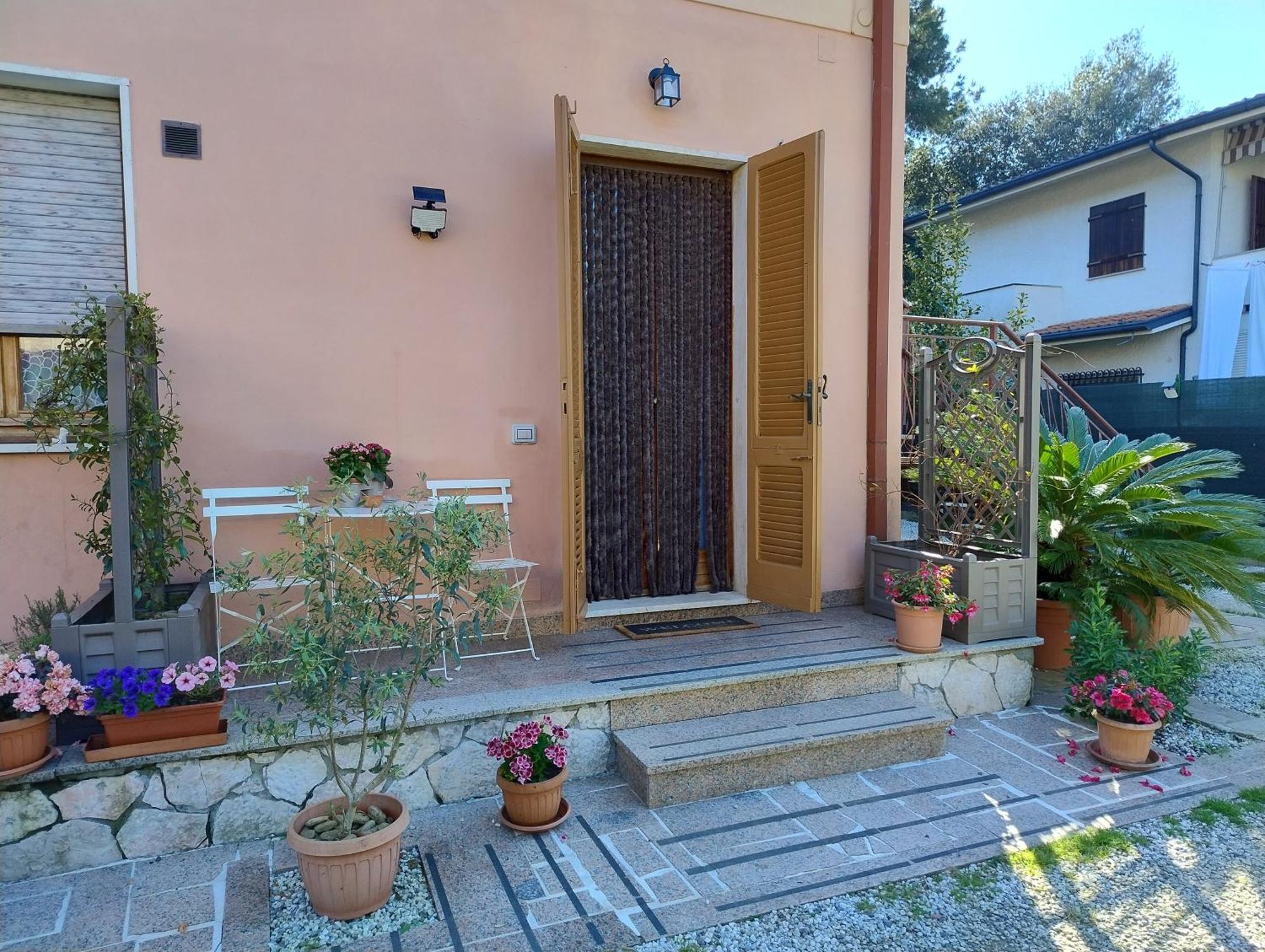 Bilocale Climatizzato A 850M Dalla Spiaggia Casa Katia Marina di Massa Exterior photo